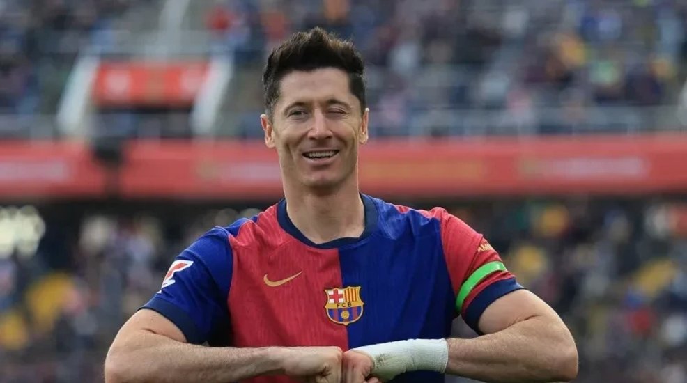 AYX Sports-莱万多夫斯基重要时刻战术调整，利物浦带队取胜！引发球迷热议(波兰13奥地利莱万哑火)