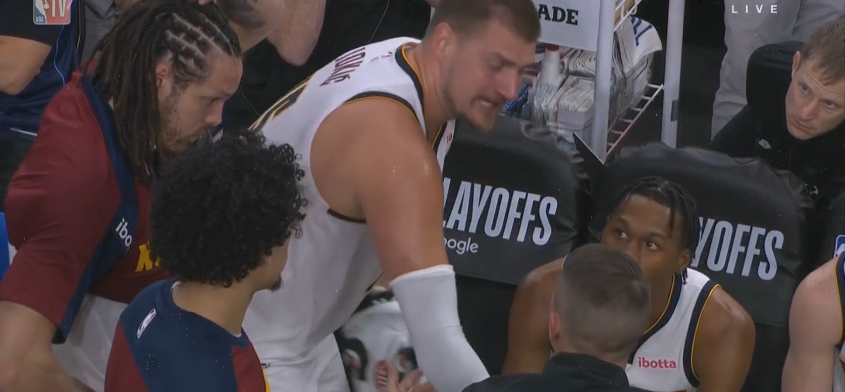 APP下载专区-德约科维奇遭遇五持续失利，曼联教练压力巨大！赛场气氛高涨的简单介绍