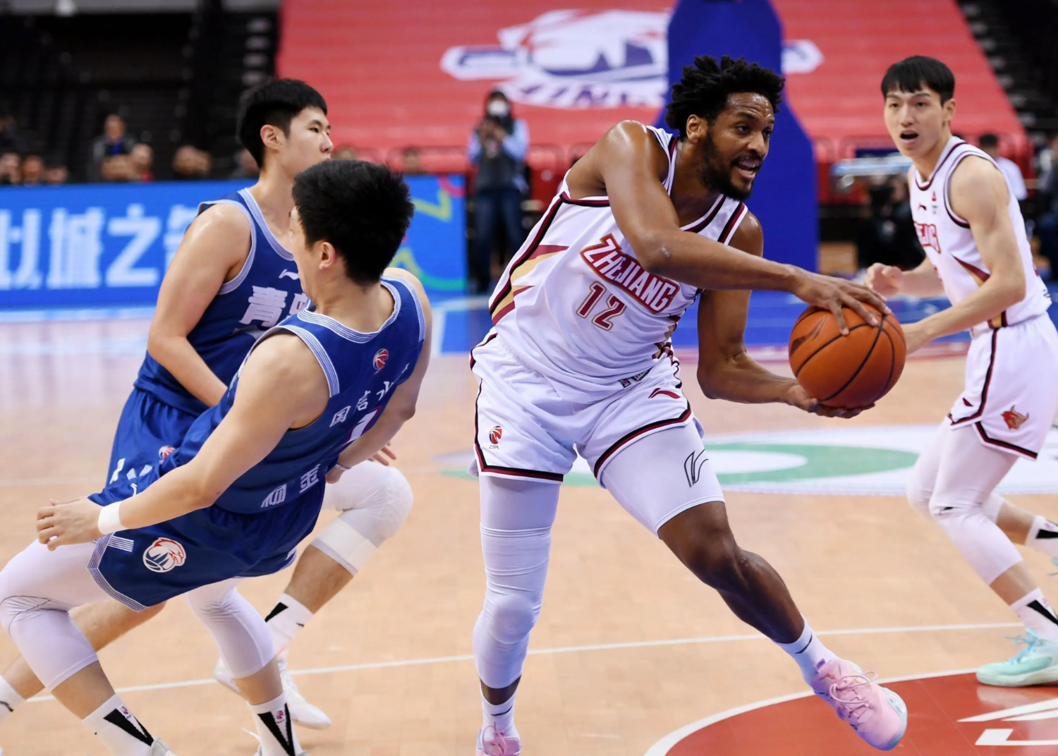 AYX Sports-加时末段山东男篮调整名单以备NBA季后赛，刷新队史纪录环节打磨，震撼外界，训练强度明显提升的简单介绍